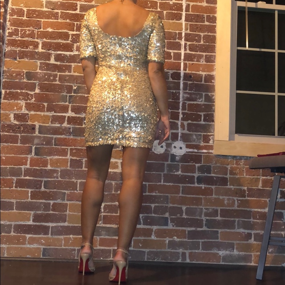 Ark & Co Matte Gold Feather Sequin Short Sleeve Mini Dress Size Small - Picture 4 of 6